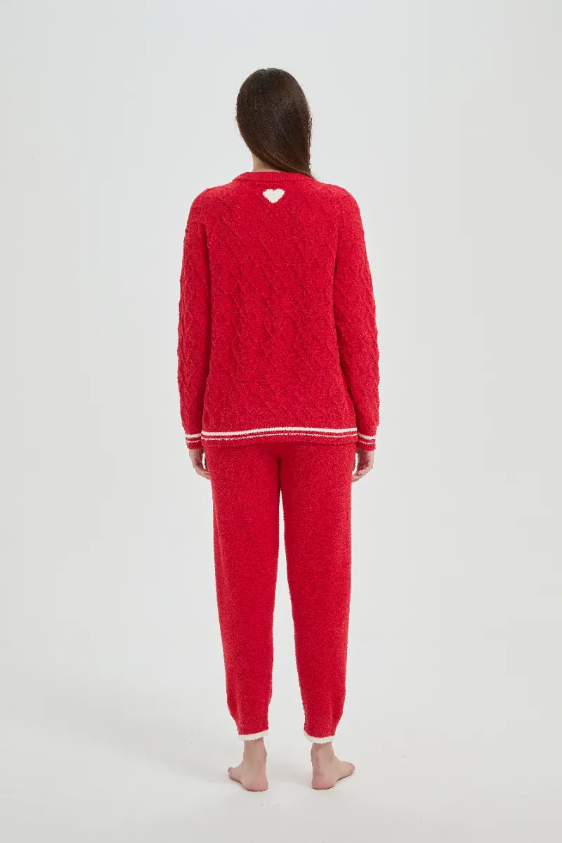 Locker sitzendes, rotes Plüsch-Pyjama-Set für Damen aus Fleece
